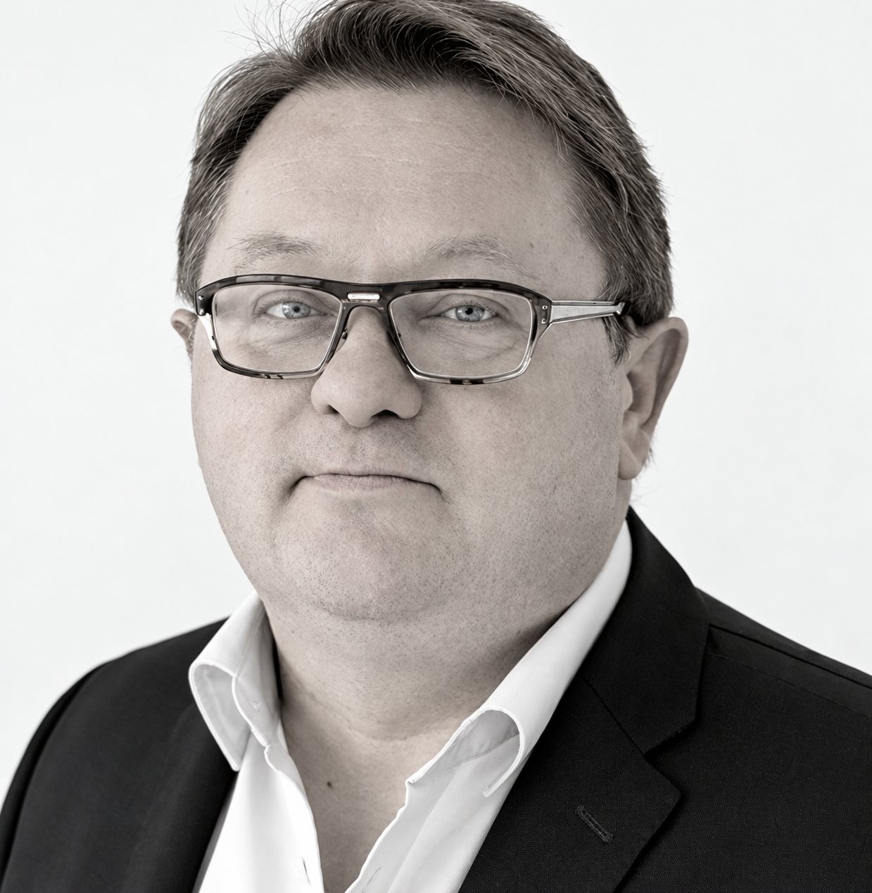 Portrait en noir et blanc de Stéphane Le Derff, de Label Communication